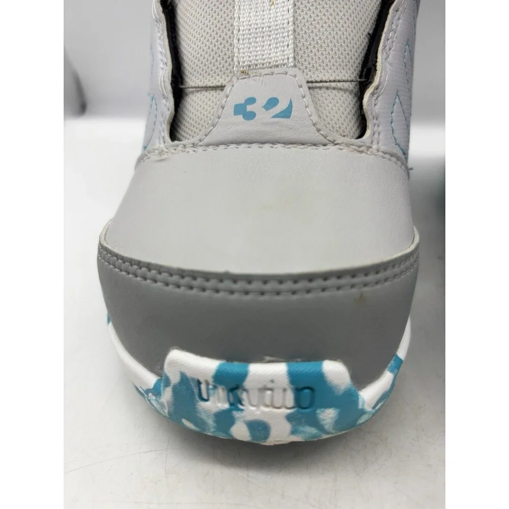 Thirtytwo Lashed Boa Snowboard Boots Kids Youth Size 6 Gray Fall 2016 EUC